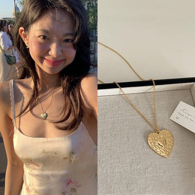 Women's High-grade Metal Heart Retro Personality And Necklaces