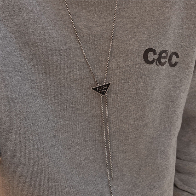 Colliers de chaîne de pull en acier titane avec pendentif marque triangulaire pour femmes