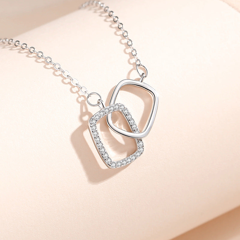 Colliers pour femmes en or rose avec boucle ronde et double diamant incrusté de clavicule courte
