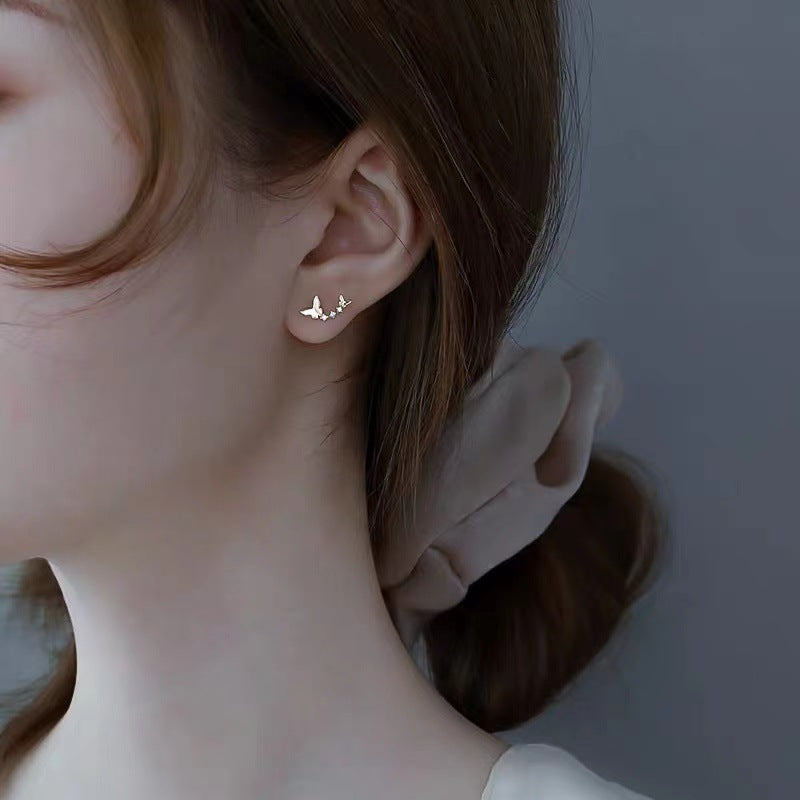 Kleine, zarte, kalte Ohrringe aus Sterlingsilber mit Schmetterlingsmotiv für Damen