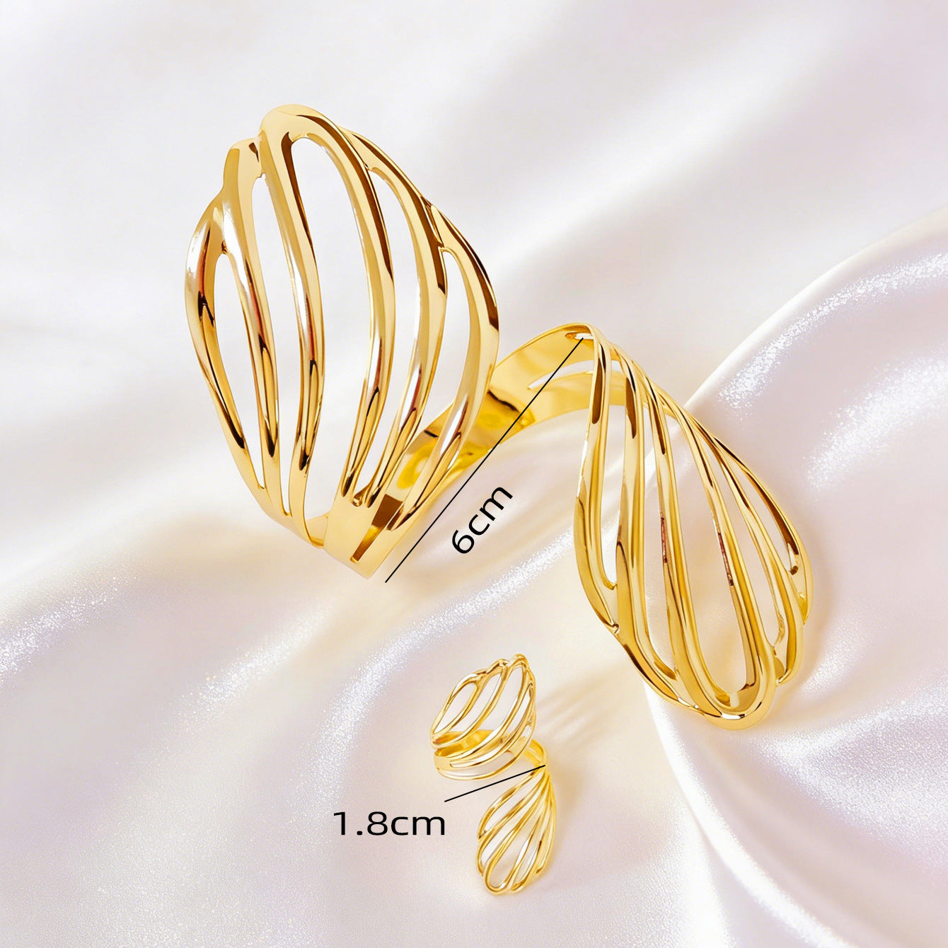 Fashionable Golden Hollow Wavy Shell Winding Spiral Bracelets