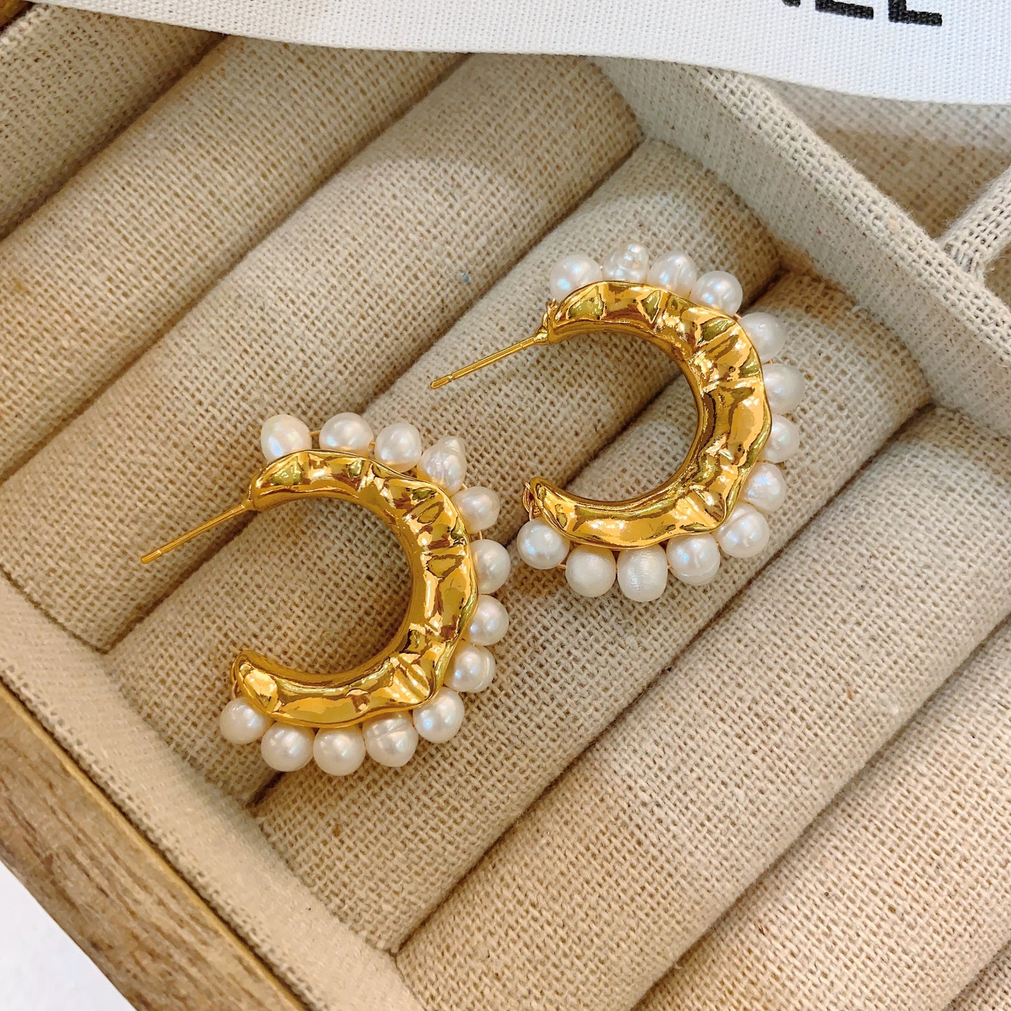 Women's Retro Irregular Metal Fresh Water Pearl Light Luxury Earrings