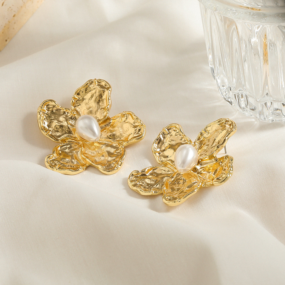 Metal Alloy Flower Female Exaggerated Inlaid Earrings