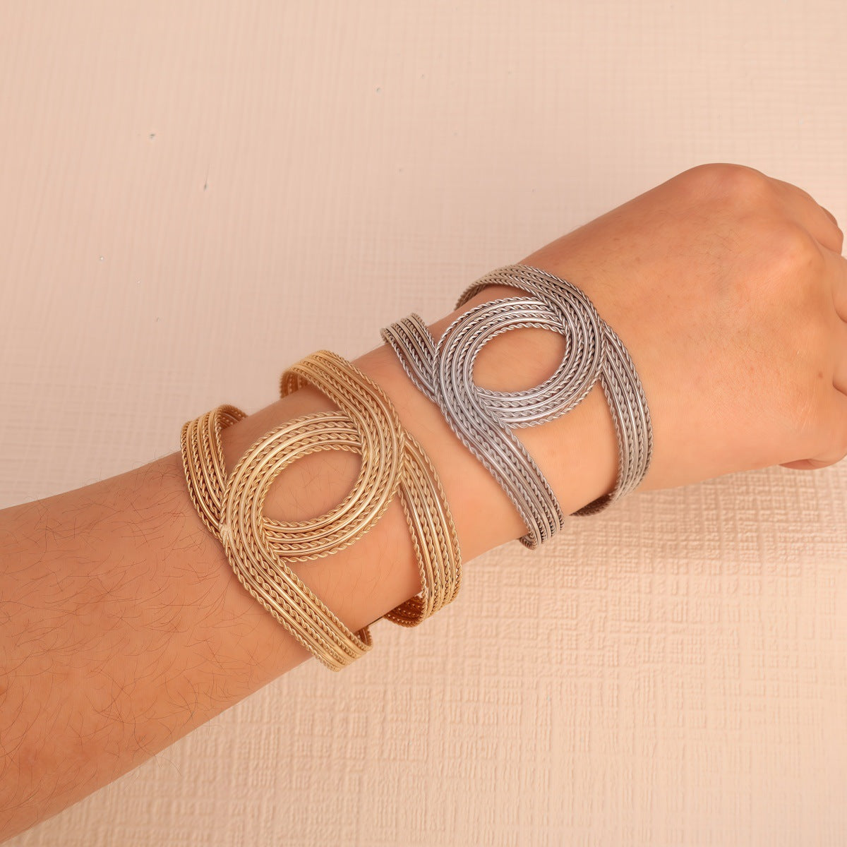 Metal Line Hollow Fashion Simple Design Opening Gold Light Luxury Bracelets