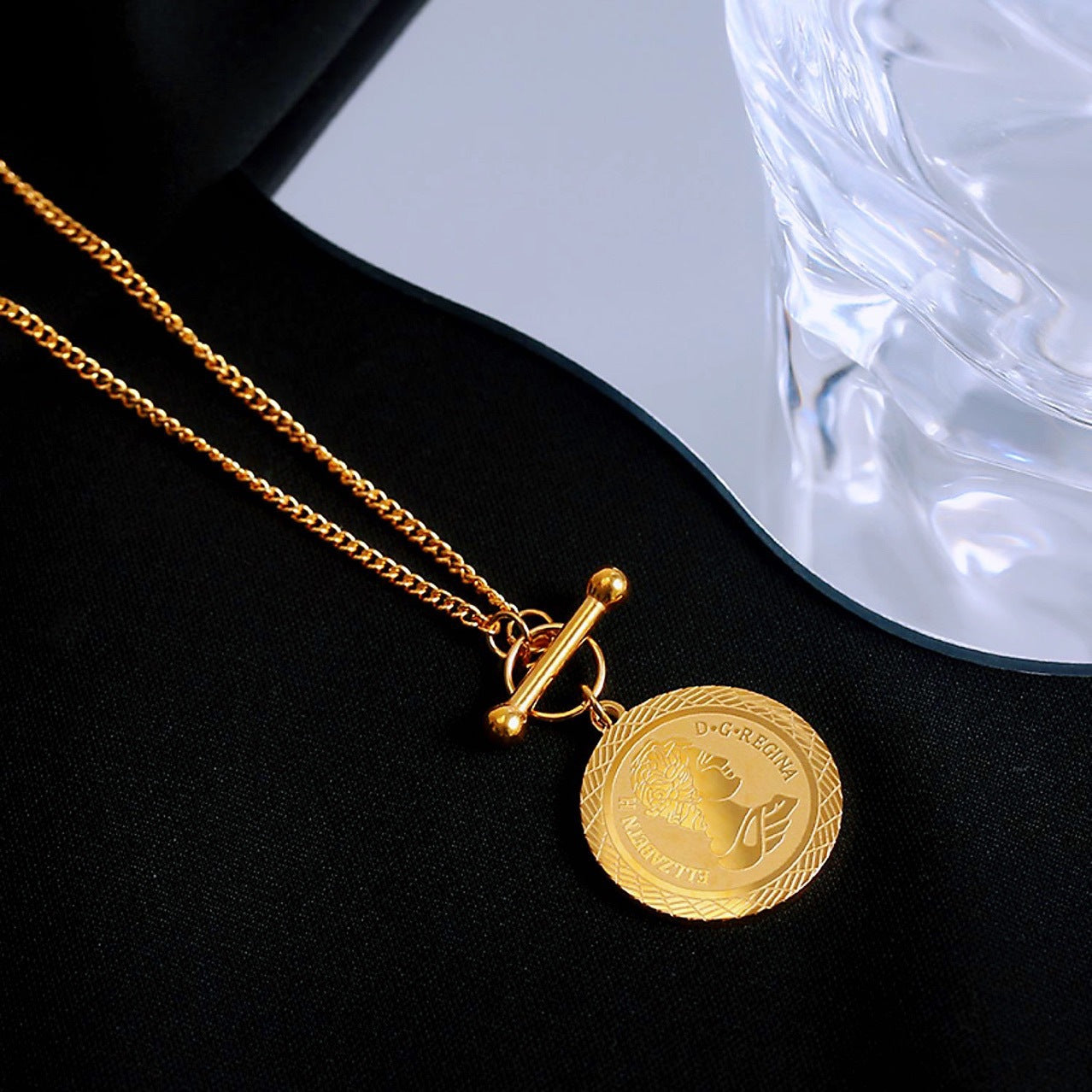 Women's Queen Portrait Light Luxury Cold Style Necklaces