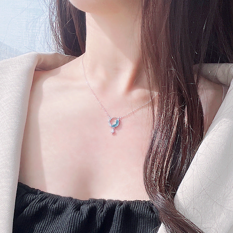 Colliers de luxe légers avec pendentif lune coréen pour femmes