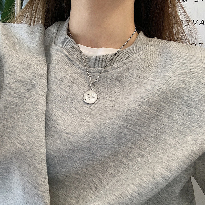 Colliers à chaîne personnalisés simples Hip Hop en acier inoxydable avec lettres rondes pour femmes