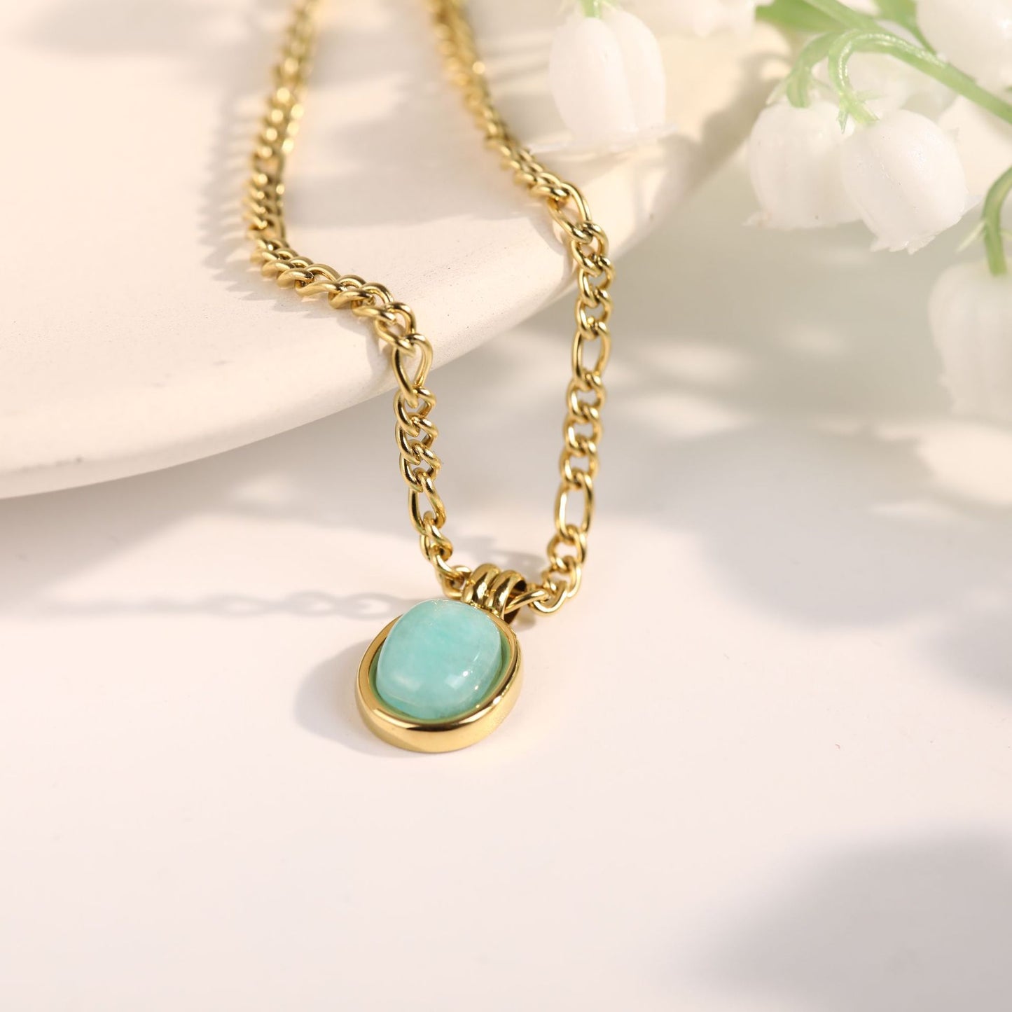 Green Roman Natural Stone Oval Ite Necklaces