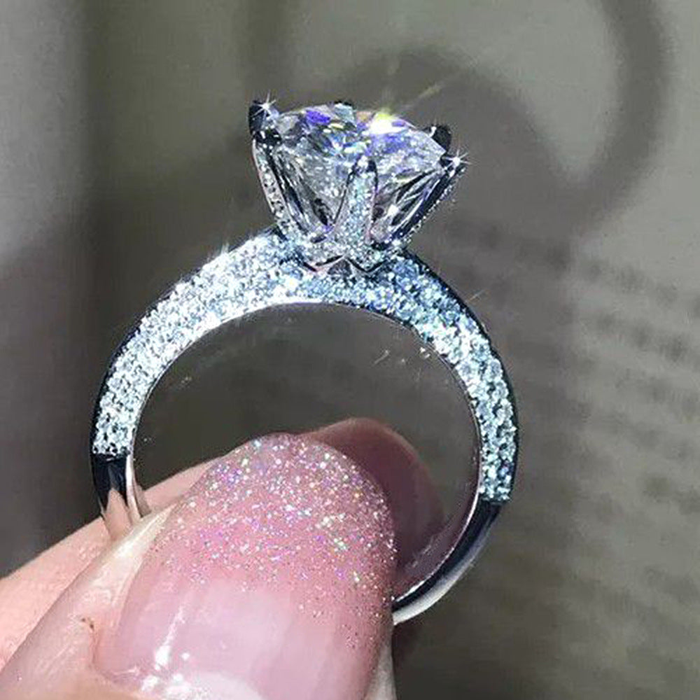 Klassische Valentinsringe mit vollständig eingelegtem Zirkon zur Verlobung und Hochzeit