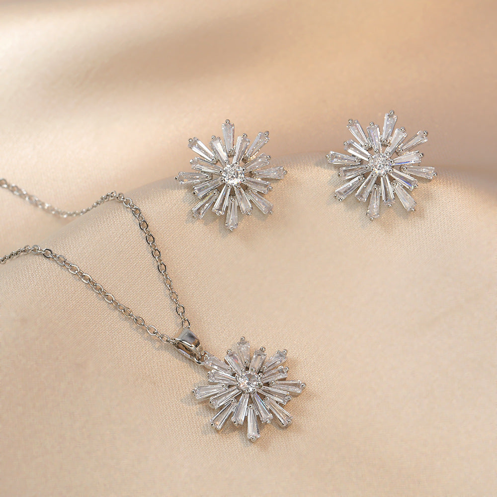 Snowflake Zircon Flower Special Interest Light Luxury Design Necklaces