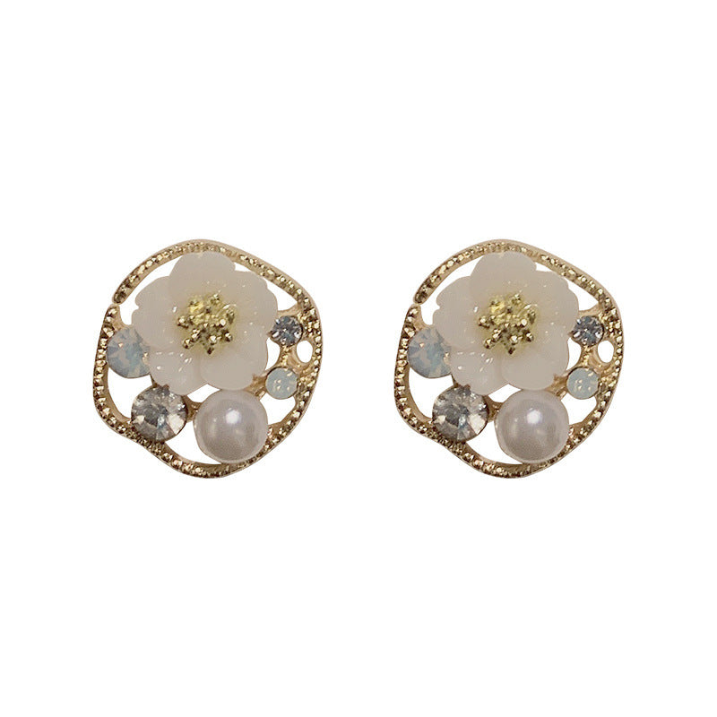 Women's Sier Pearl Flower Round Style Retro Temperamental Earrings