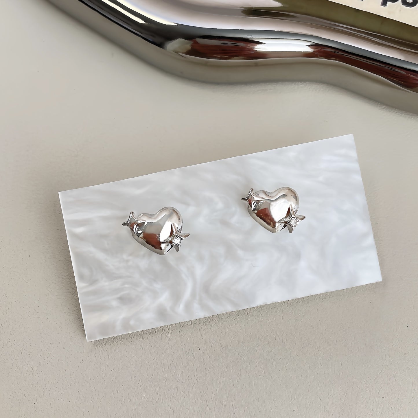 Sweet Cool Style Sier Needle Inlaid Zircon Glossy Love Earrings