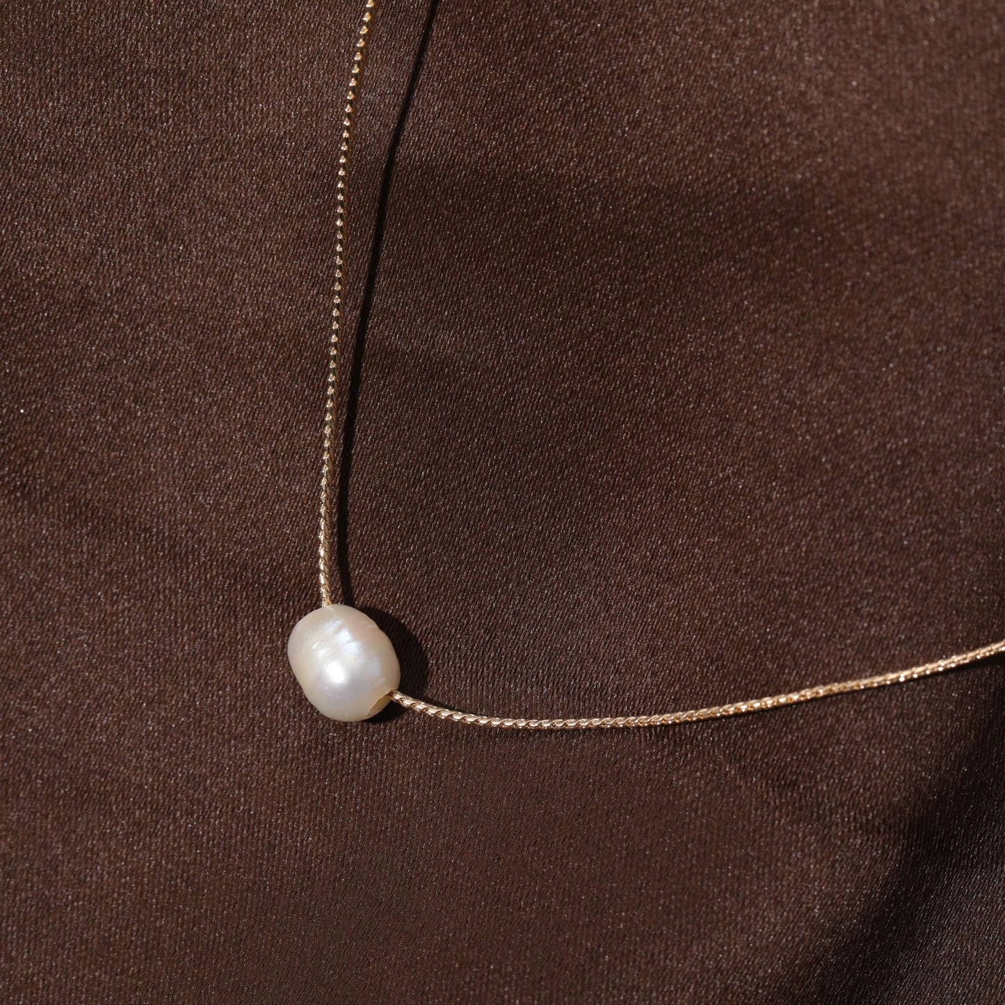 Chaîne de clavicule légère pour femmes, colliers de luxe de haute qualité