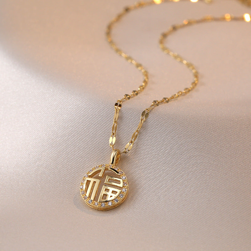 Colliers simples de conception de personnage Fu creux de luxe léger pour femmes