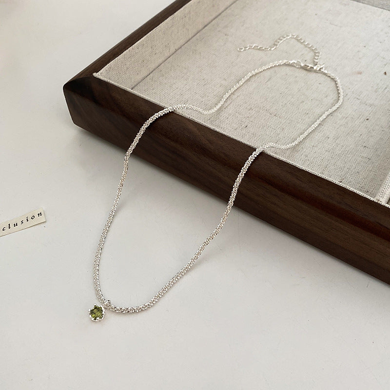 Colliers à pendentif vert en diamant étincelant à la mode, colliers à sens digne