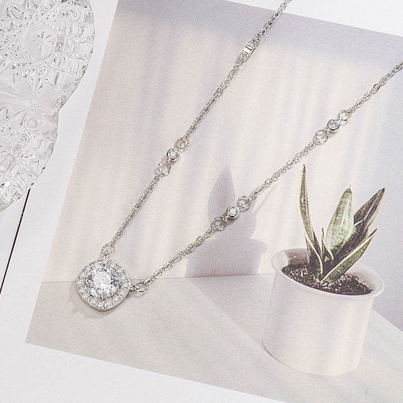 Women's Commuter For Design High-grade Clavicle Chain Necklaces