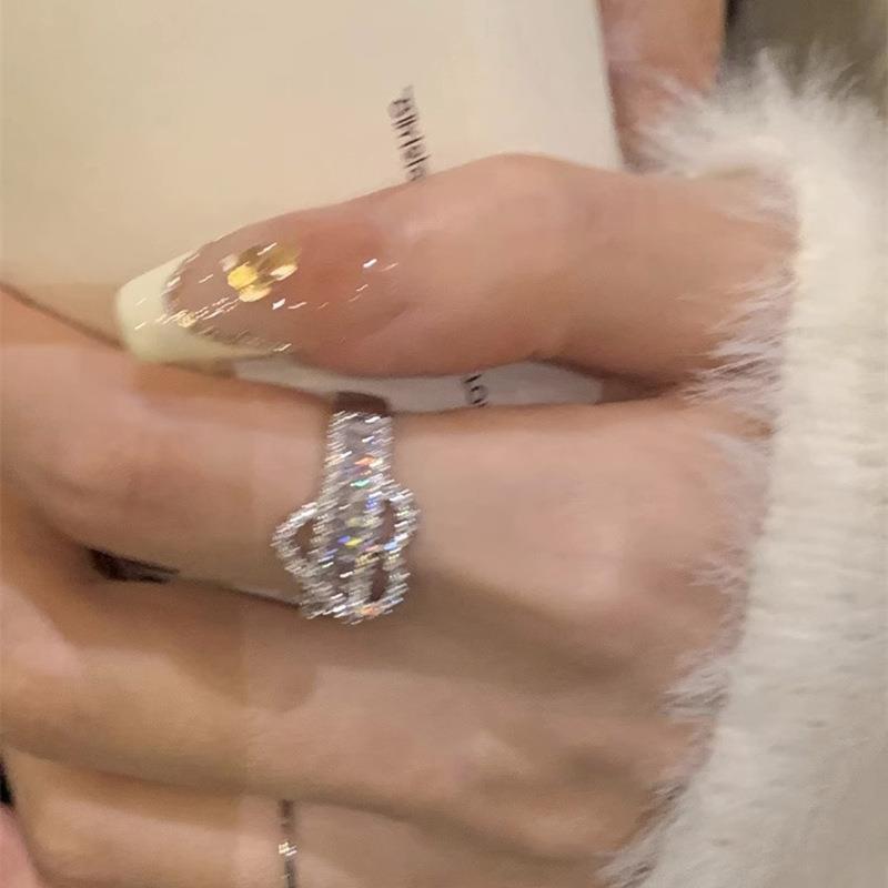 Liebevolles Herz Zirkon Exquisiter weiblicher kalter Stil Mode personalisierte Ringe