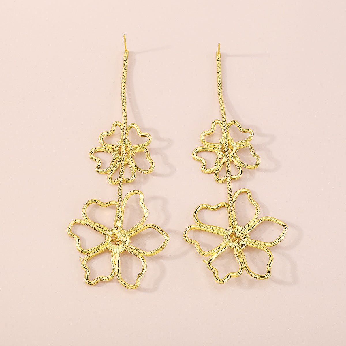 Colliers exagérés de clavicule de fleur en alliage à la mode rétro