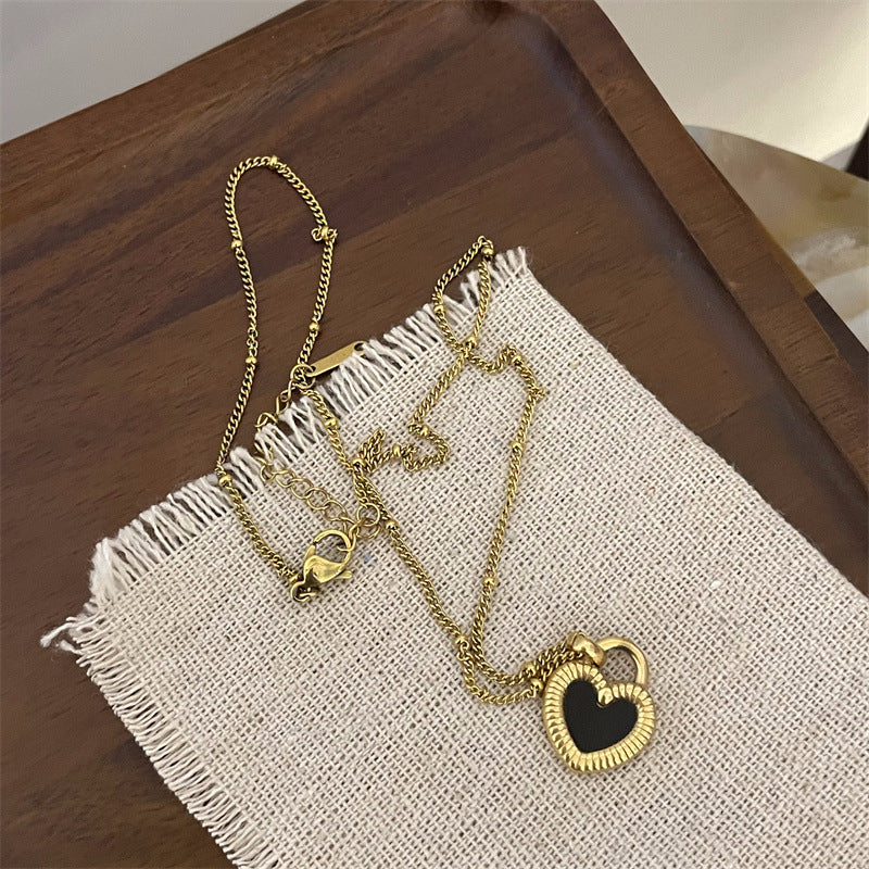 Women's Simple Gold-plated Black Heart Pendant For Niche Necklaces