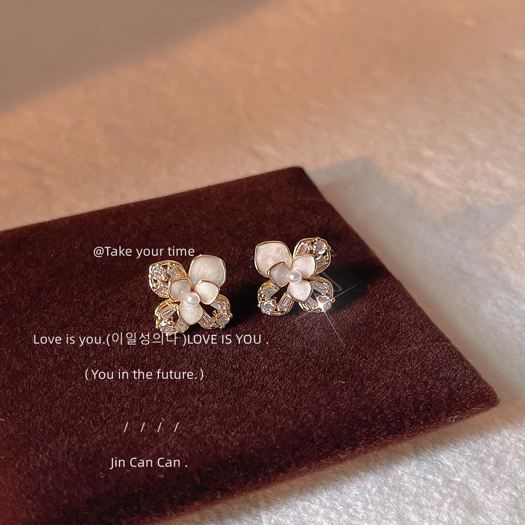 Boucles d'oreilles plaquées aiguille en argent avec micro incrustation de zircons