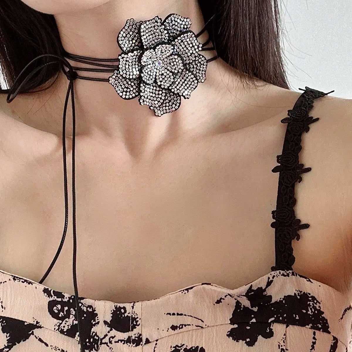 Colliers simples rétro à collier de fleurs plein de diamants