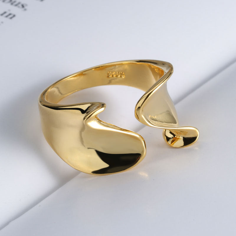 Öffnen einfacher und stilvoller offener Persönlichkeitsringe