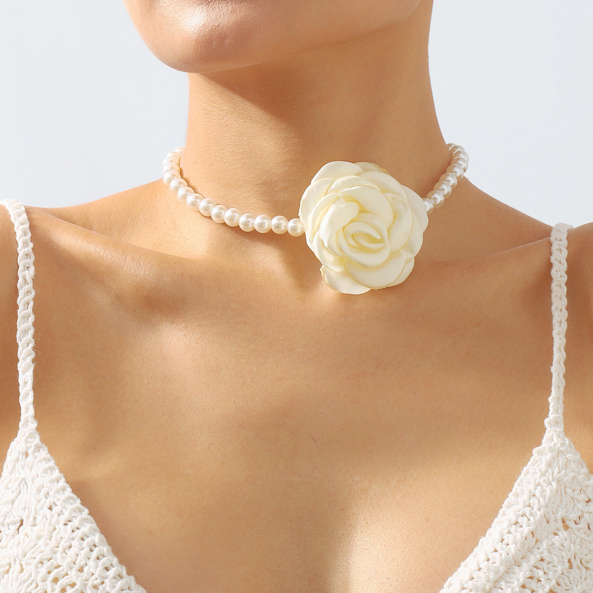 Women's French Elegant Camellia Pearl Fashion Retro Necklaces
