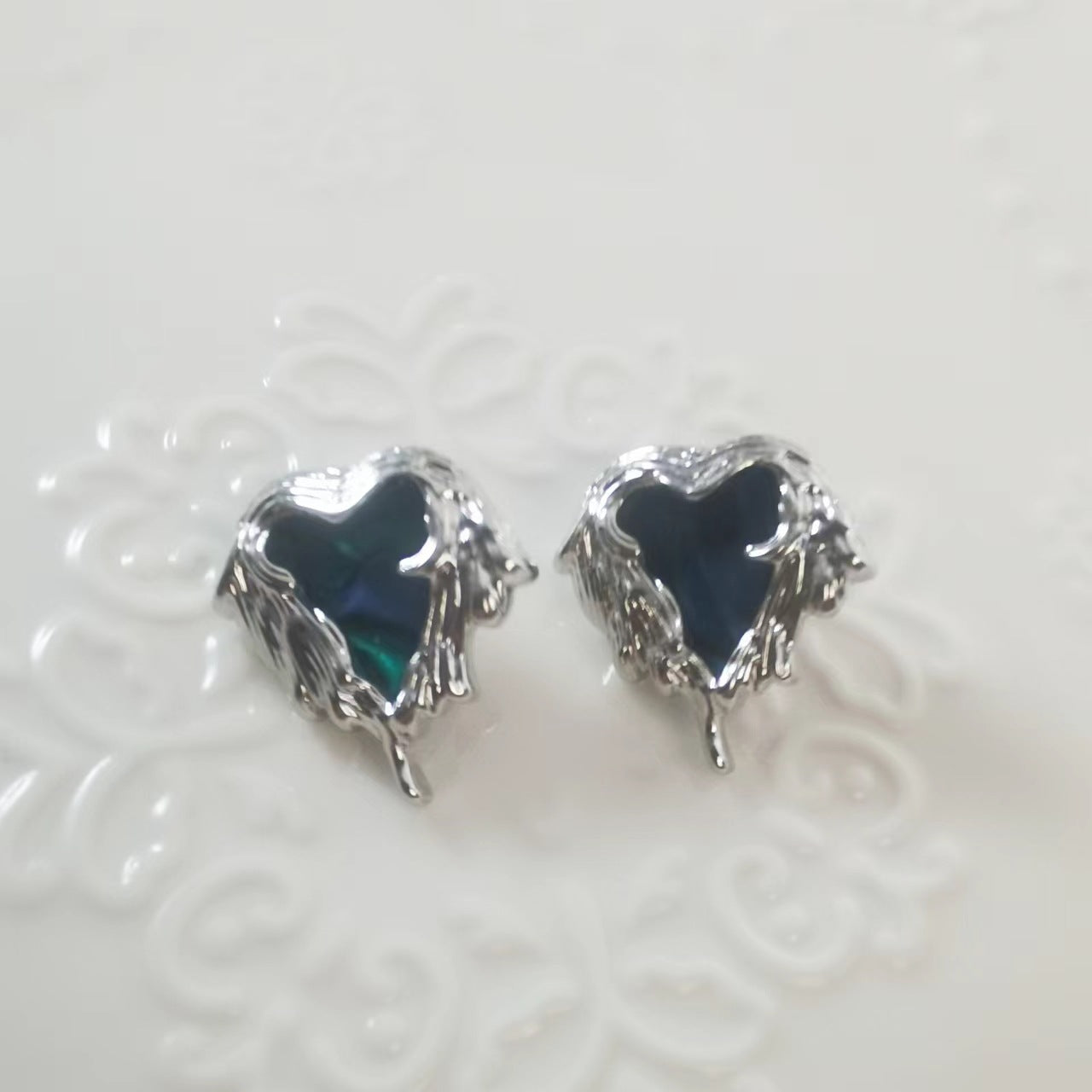 Colliers en métal de lave, cœur irrégulier, creux, simples, coquillages bleu foncé