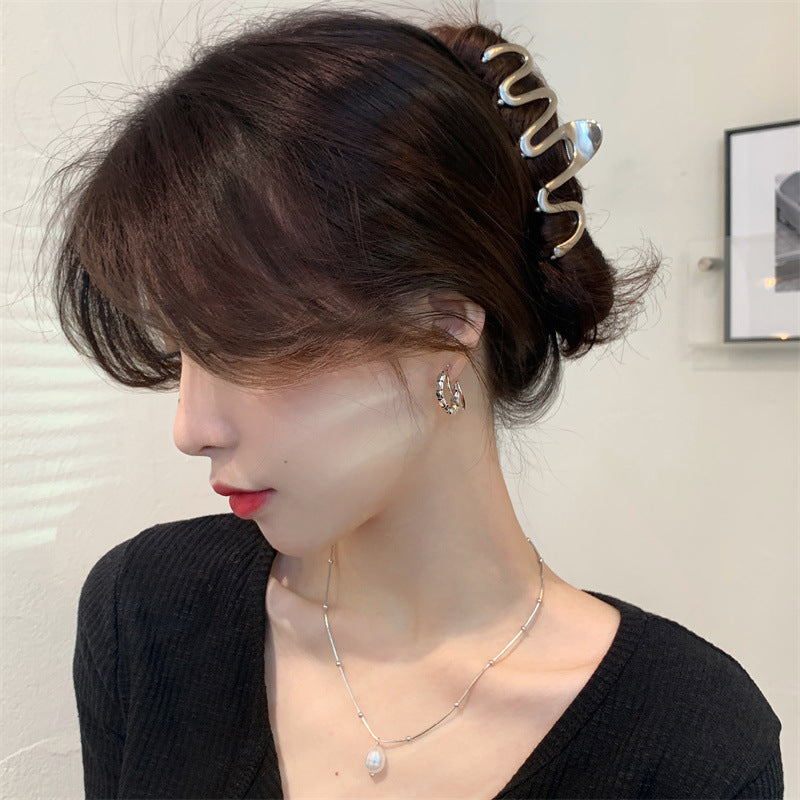 Women's Needle Metal Broken Design Ear Niche Earrings