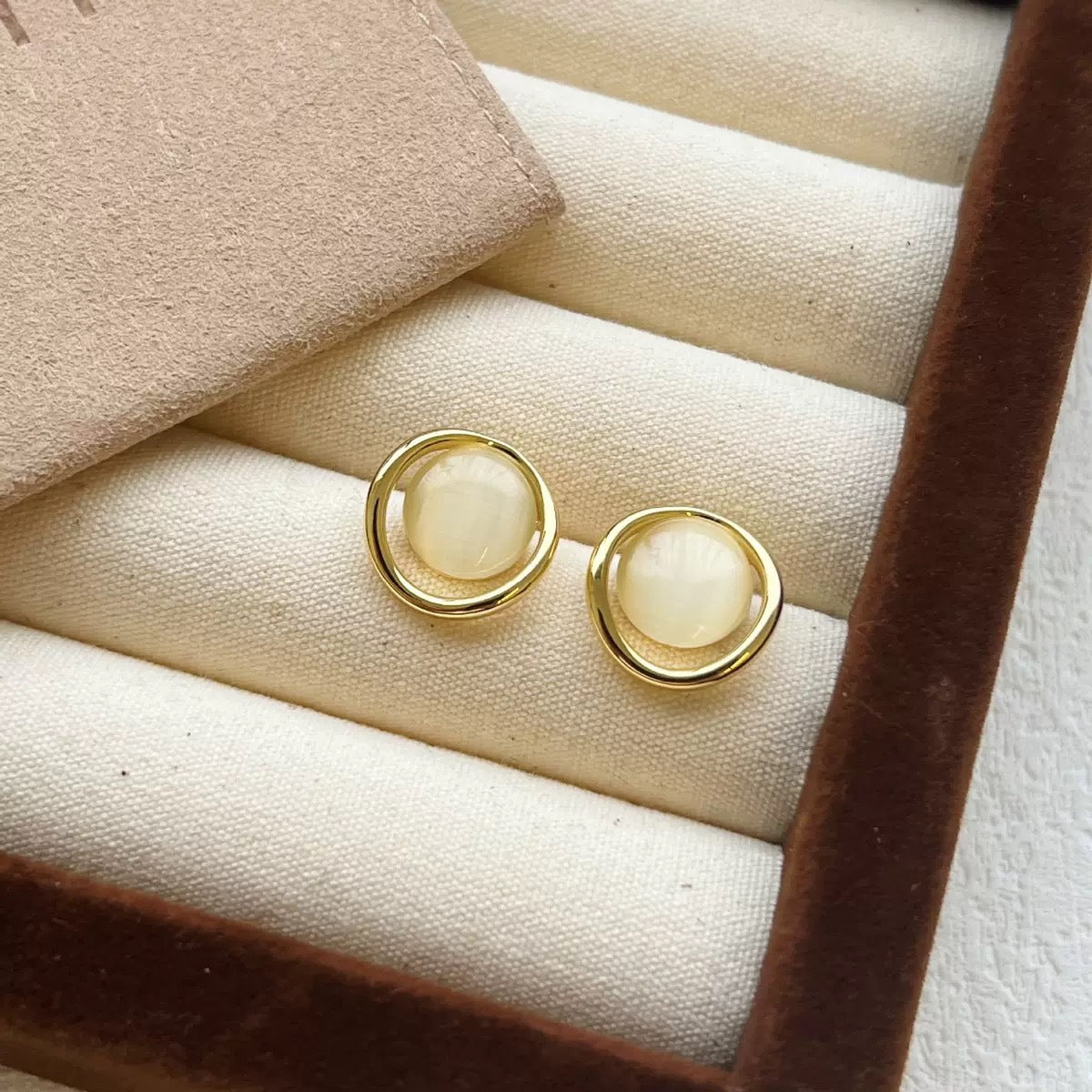 Women's Stone Ear Exquisite Versatile High-grade Geometric Round Stud Earrings