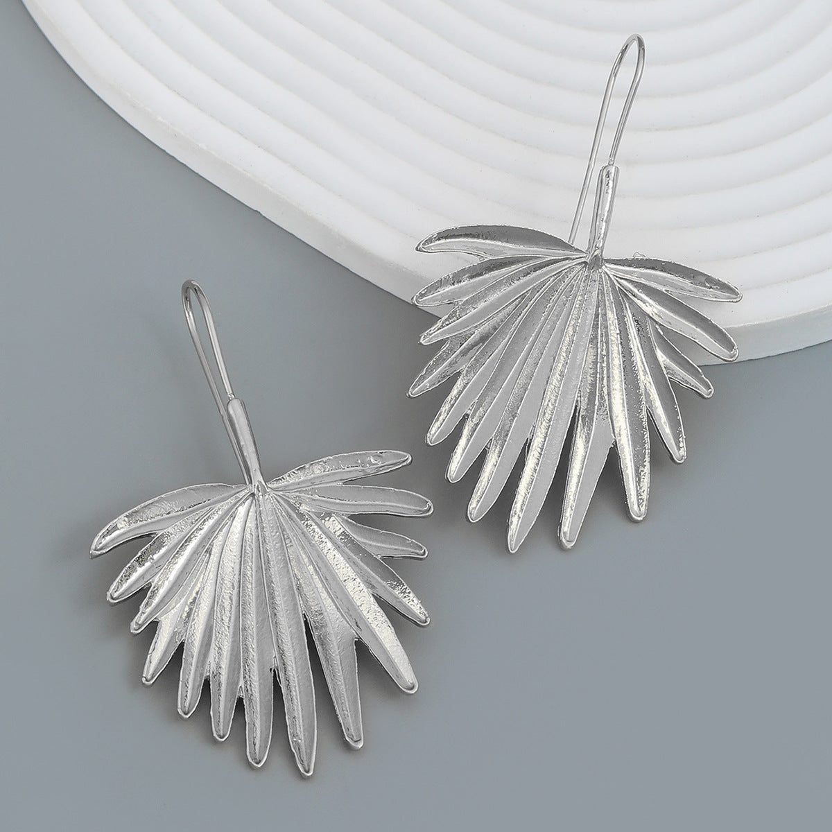 Alloy Flower Female Trend Metal Feeling Earrings