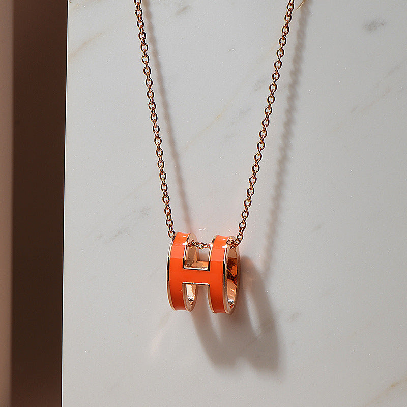 Version clavicule chaîne émail lettre femme ovale colliers en or Rose