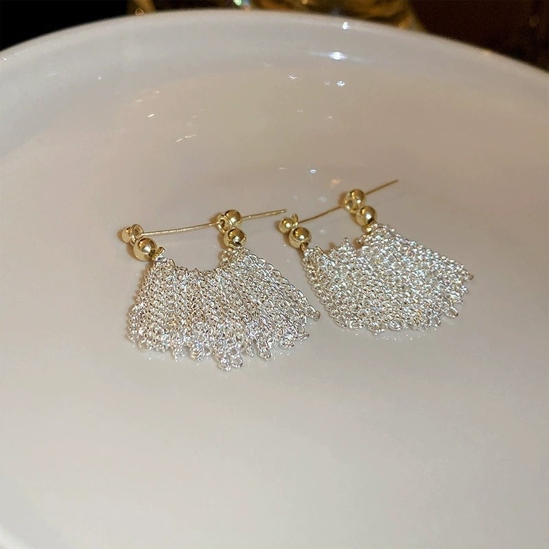 Hochwertige, milde Ohrringe im Nischen-Wasserfall-Design mit Kette und Quaste