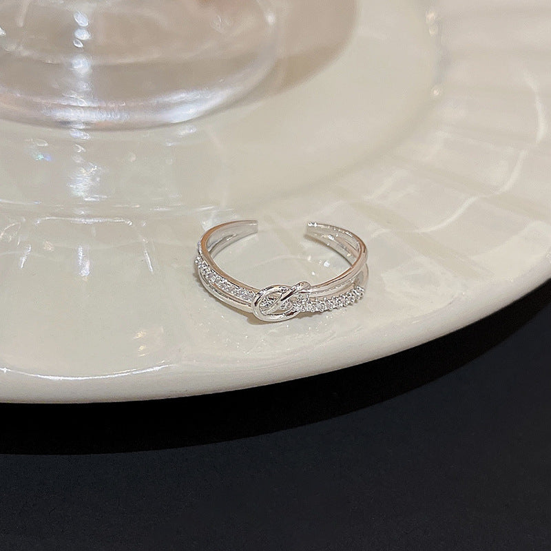 Bagues de conception avancée personnalisées pour femmes en Zircon