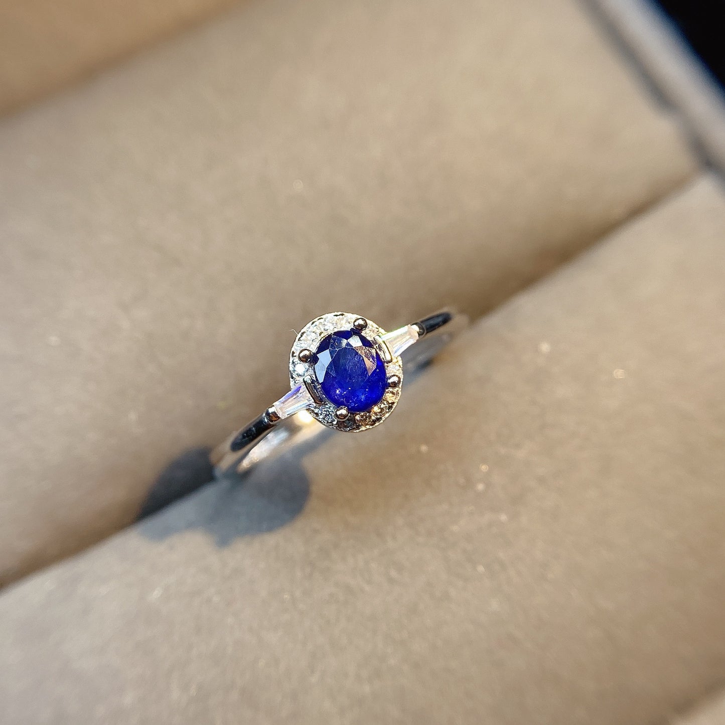 Women's Drainage Welfare Colored Gems Open Simple Rings