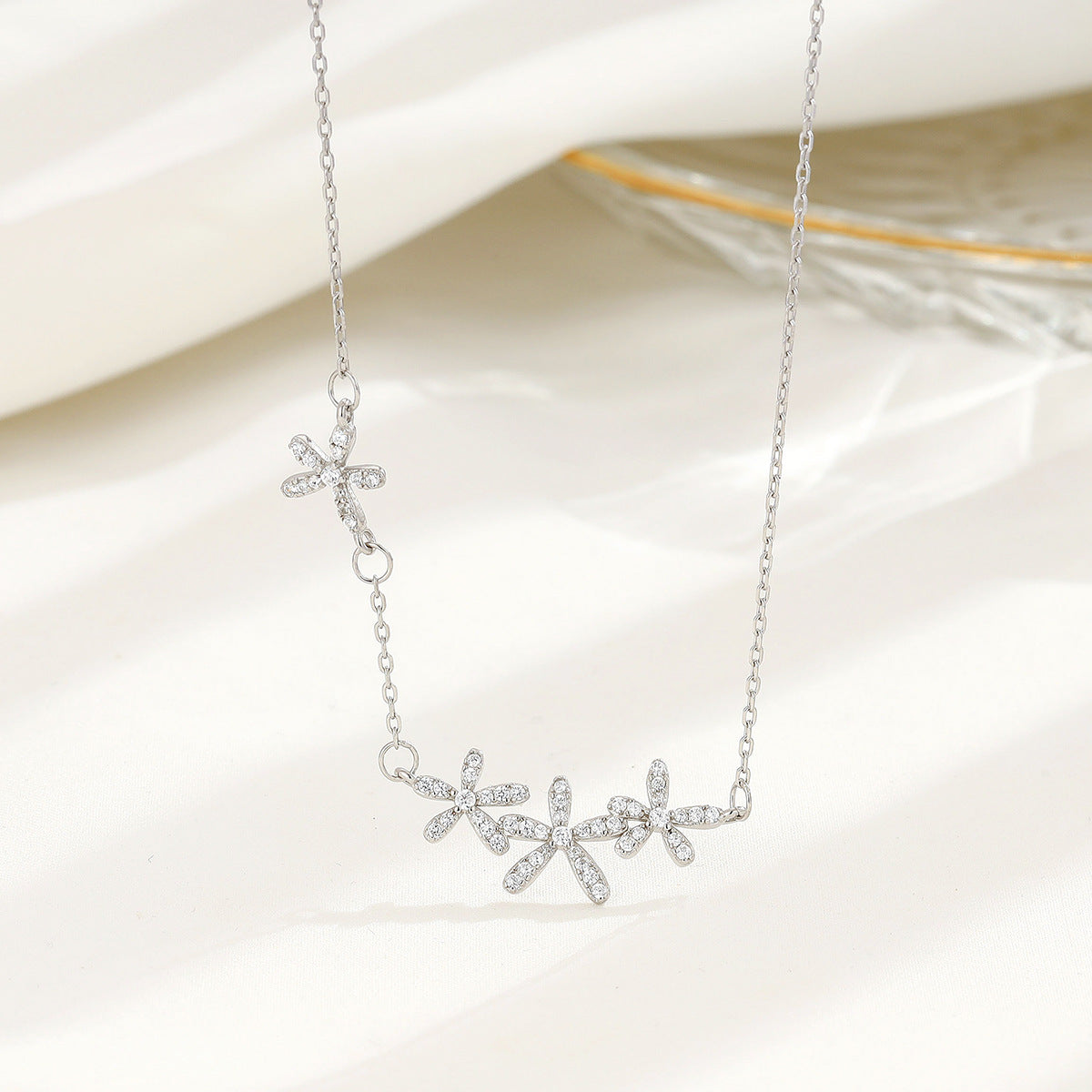 Women's Temperamental Minority High-grade Ornament Light Luxury Necklaces