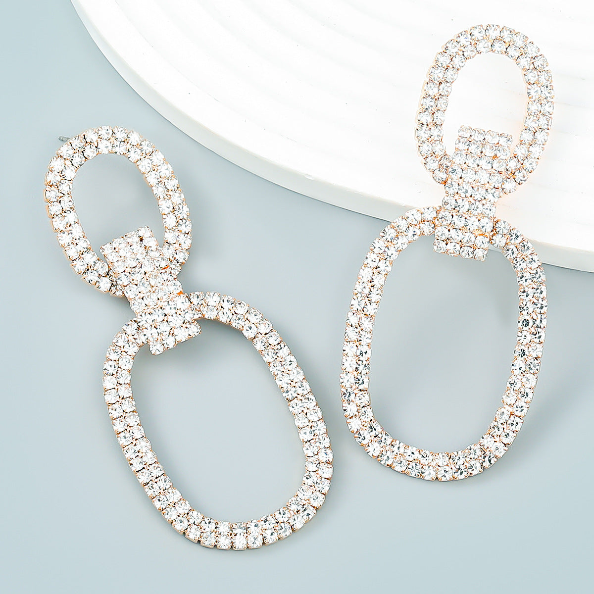 Women's Super Flash Claw Chain Alloy Oval Earrings