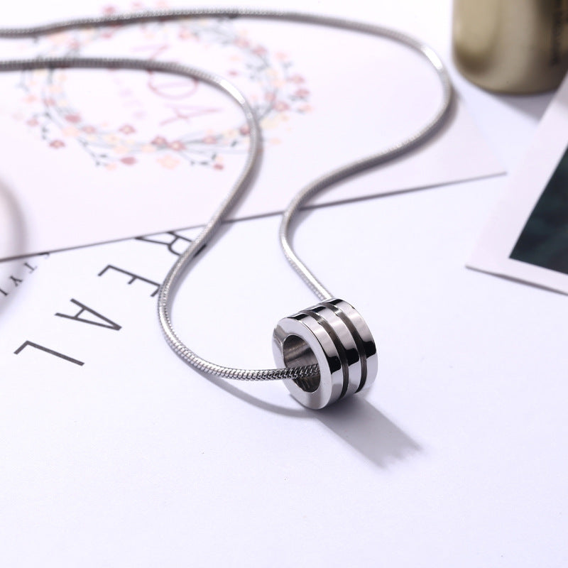 Pendentif suspendu pour femmes et hommes, ornement en acier titane et colliers courts
