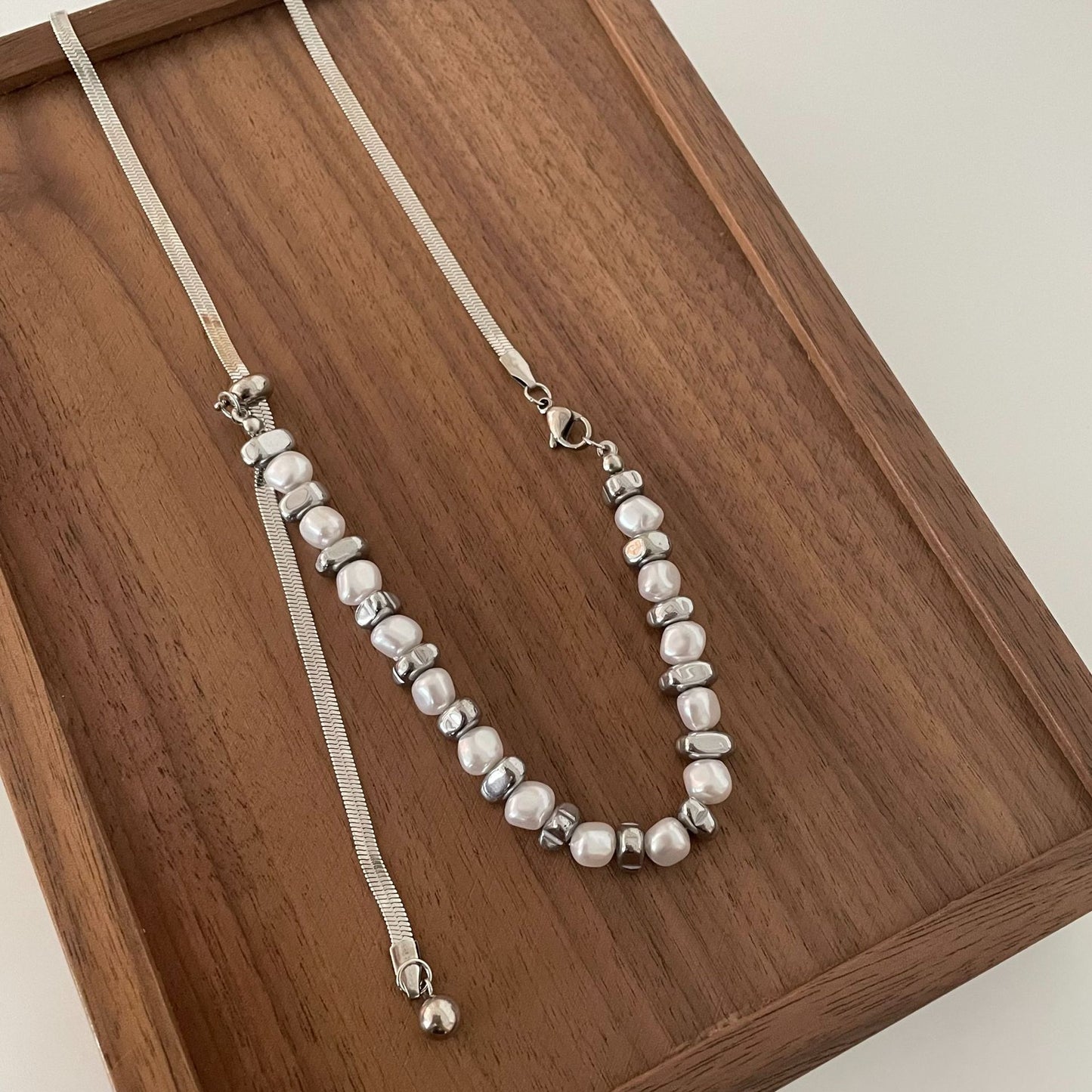 Colliers de niche en chaîne d'os de serpent en acier titane Of Sier