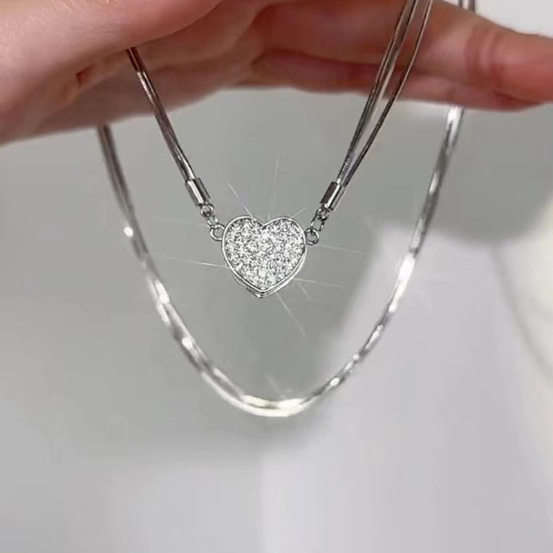 Colliers de tempérament de personnalité simple d'aimant d'amour de style froid