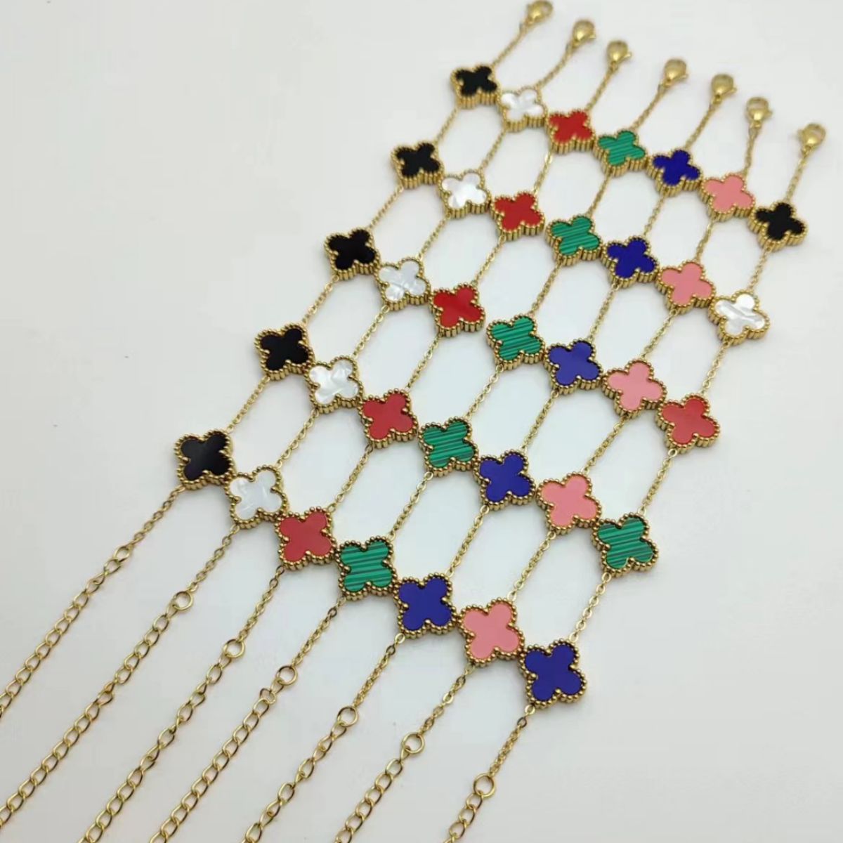Bracelets d'ornement de rétention de couleur double face en or trèfle pour femmes