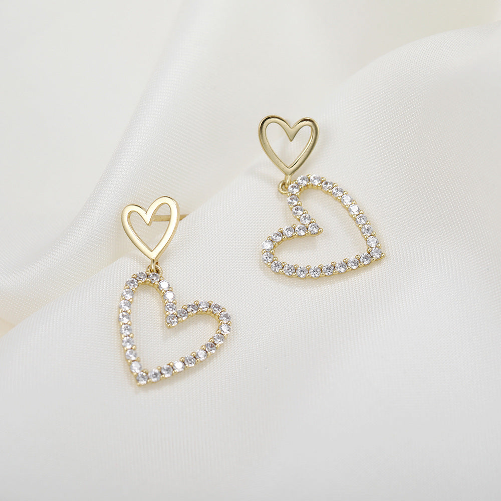 Boucles d'oreilles en forme de cœur creuses pleines de diamants