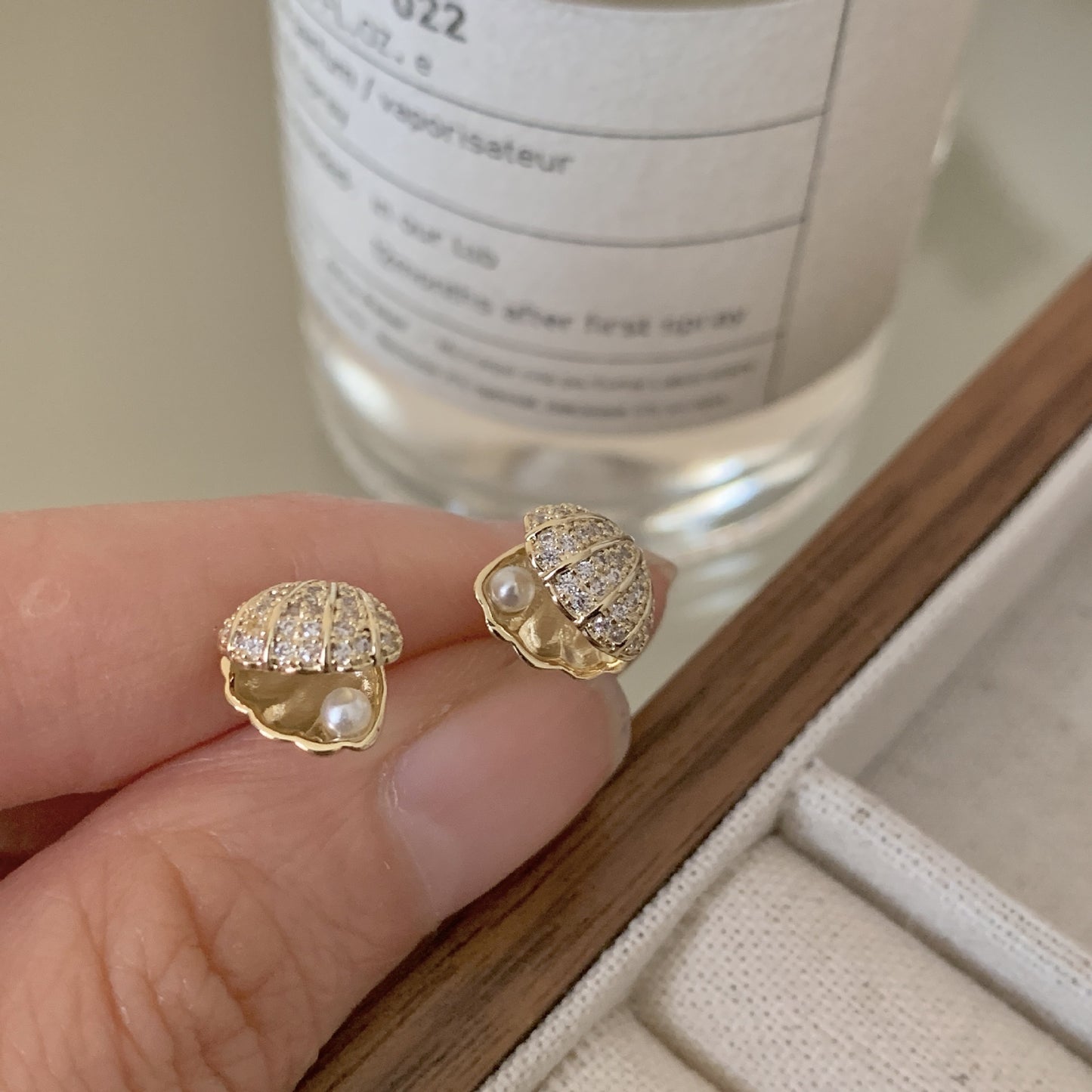 Women's Inlaid Zircon Shell Pearl Sier Needle Earrings
