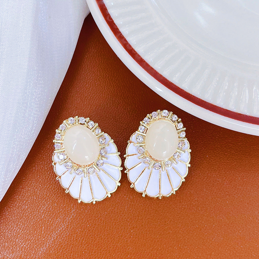 Women's Exquisite Oval Niche Design Retro Style Earrings