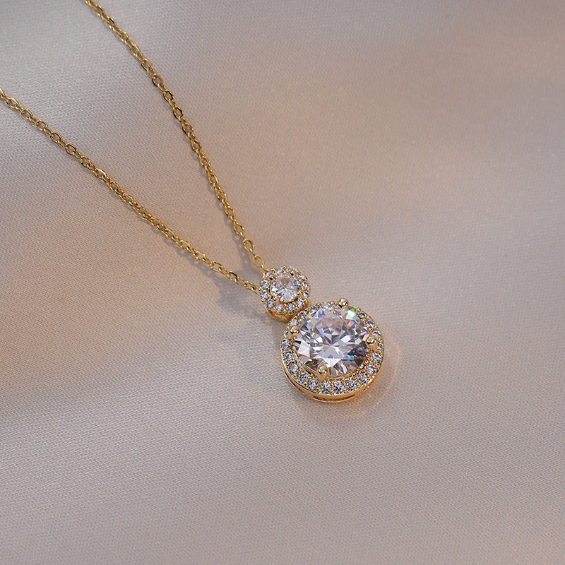 Women's Luxury Retro Inlaid Jewel Niche Design Style Necklaces