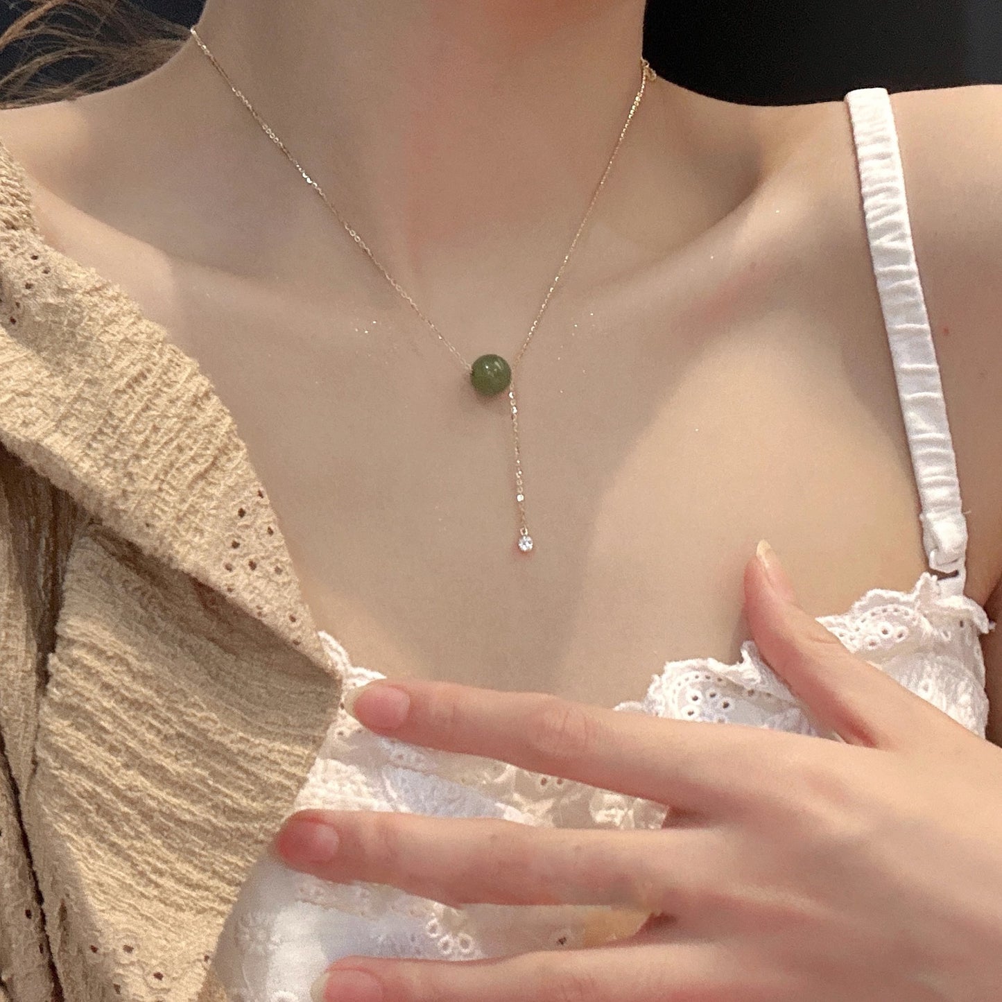Jade femme lumière luxe minorité hauts colliers