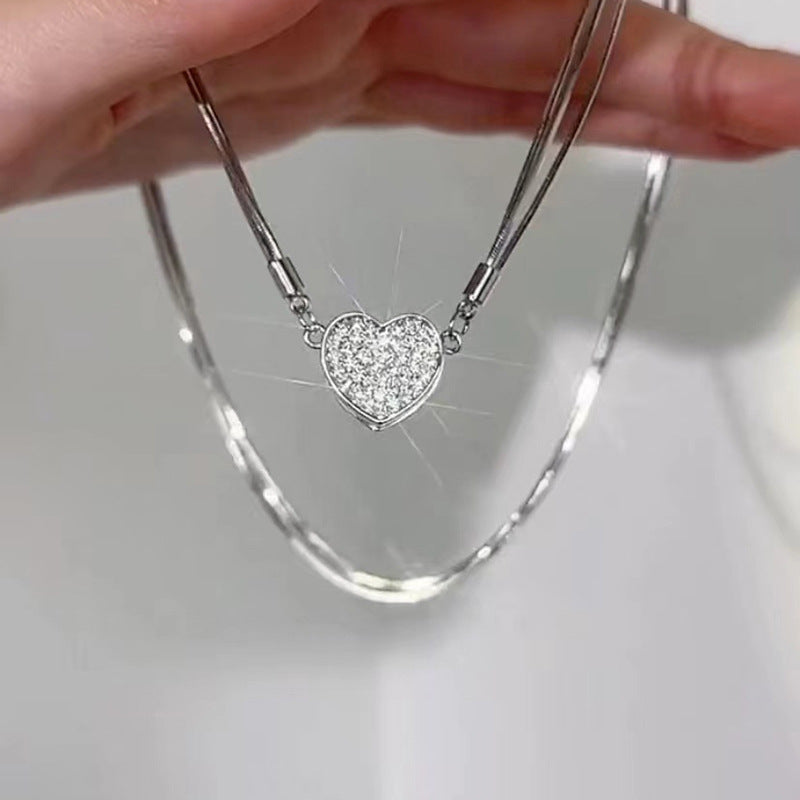 Colliers de tempérament de personnalité simple d'aimant d'amour de style froid