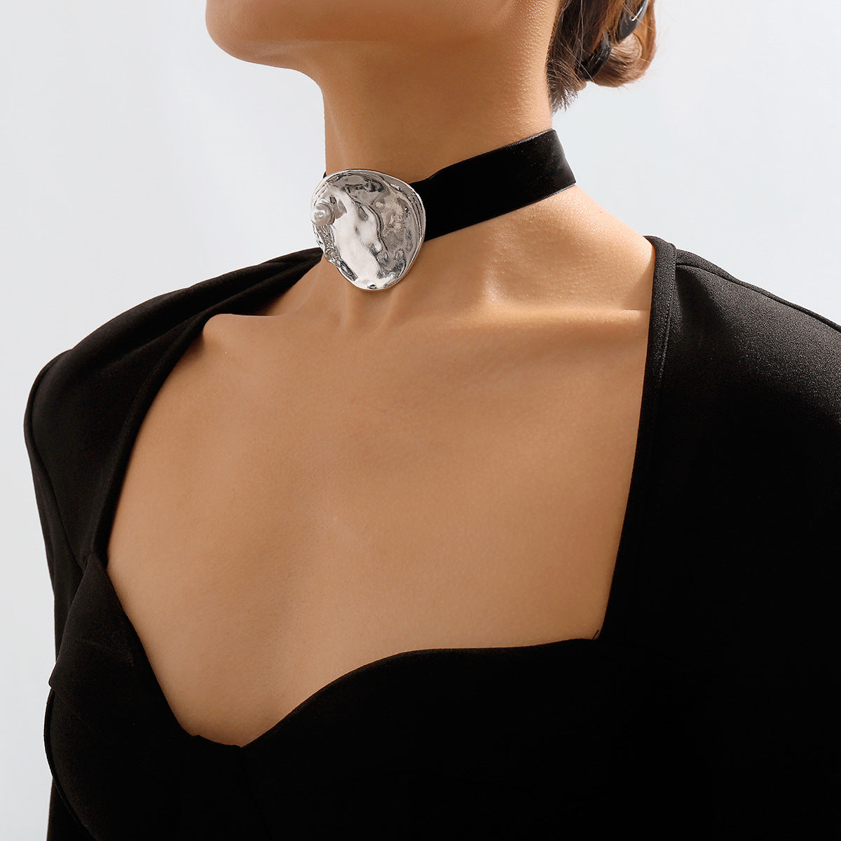Women's Retro Round Sexy Exaggerated Geometry Metallic Necklaces