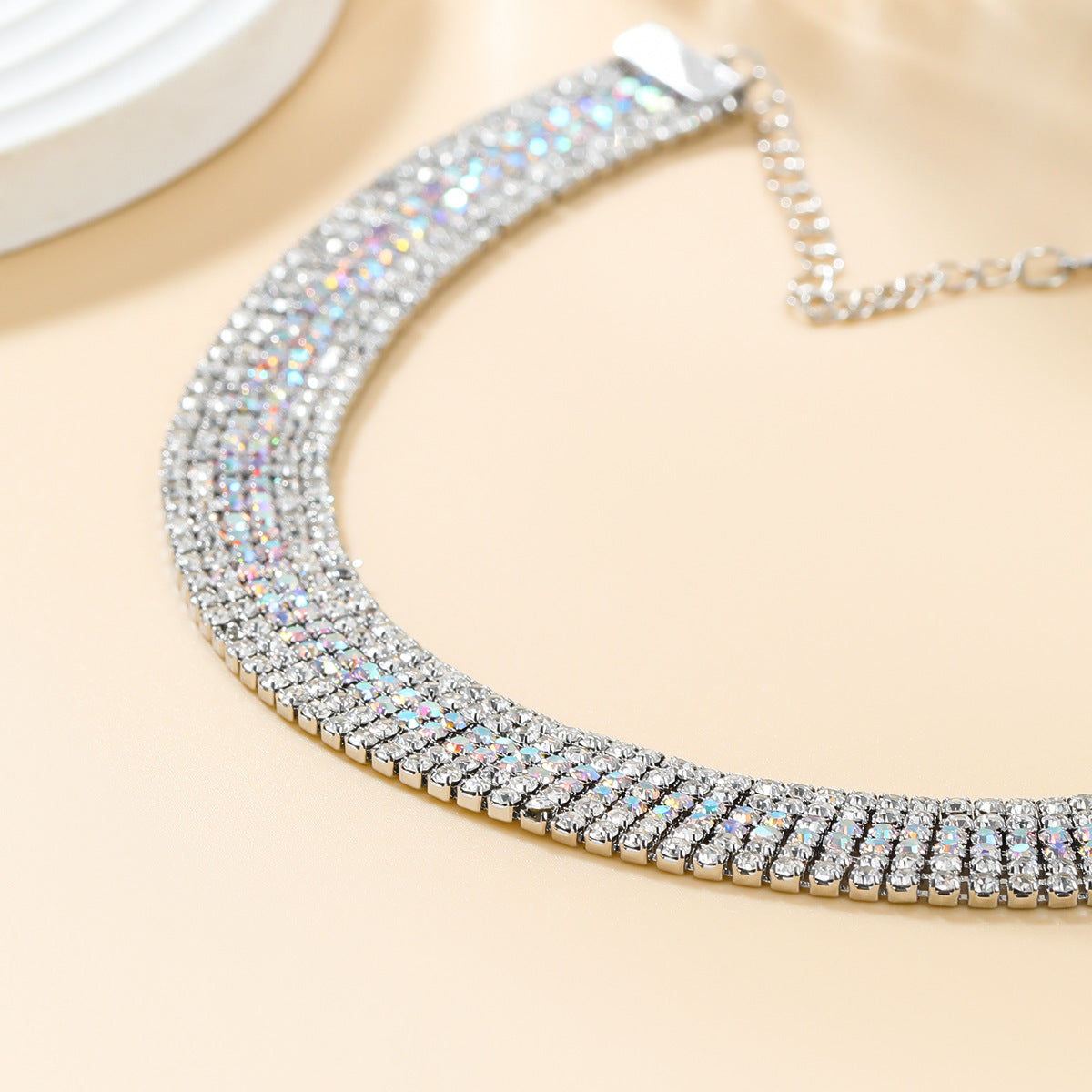 Colliers en alliage de mode exagéré de diamants pleins de vent pour femmes