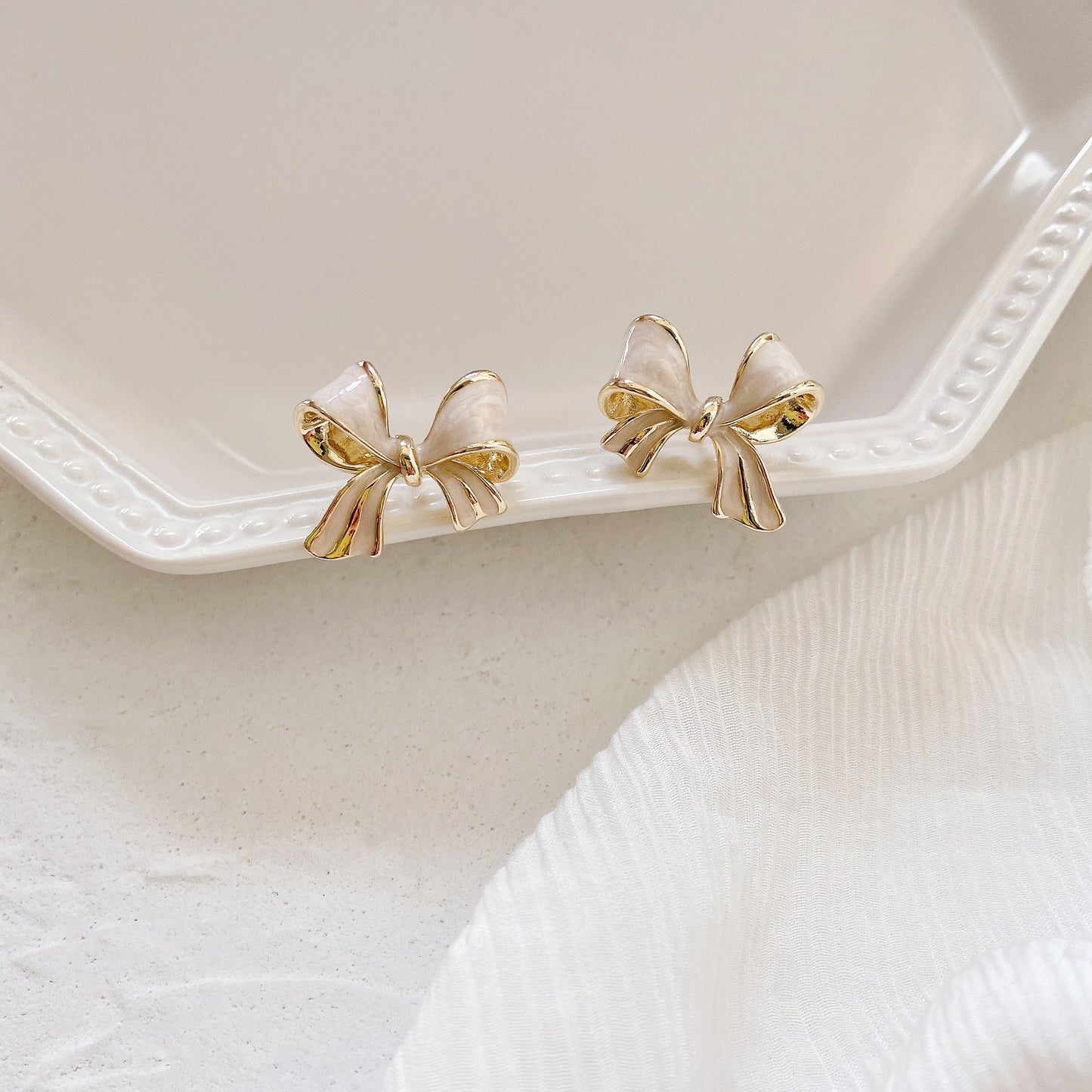 Boucles d'oreilles dégoulinantes blanches rétro françaises Pure Desire